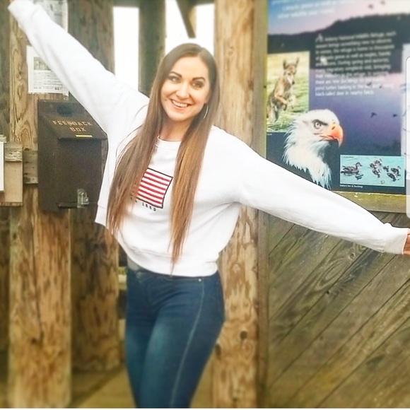 Dip white sweatshirt with American flag!! 🇺🇸 - Picture 7 of 7